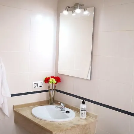 Zambra. Luminoso Y Coqueto En Chiclana Apartamento *